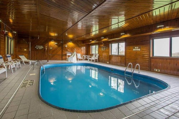 Days Inn and Suites Bloomington/Normal IL0