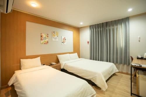 Deluxe Twin Room
