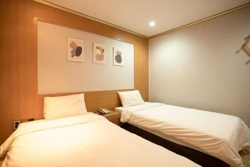 Standard Twin Room