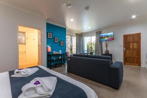King or Twin Suite with Spa Bath