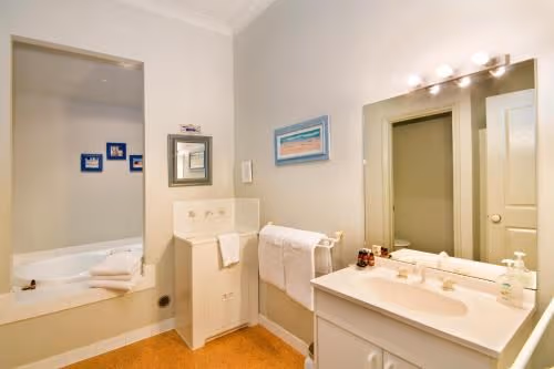 One-Bedroom Cottage - Sarsaparilla (Adult Only)