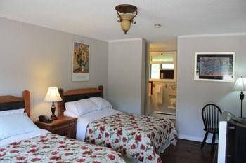 Gold Pine Inn Motel0