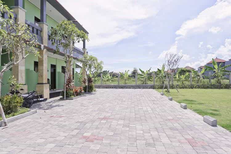 RedDoorz @ Kerobokan Canggu RedDoorz @ Kerobokan Canggu