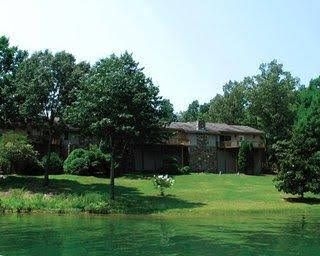 Los Indios Escapes! to Cherokee Village0