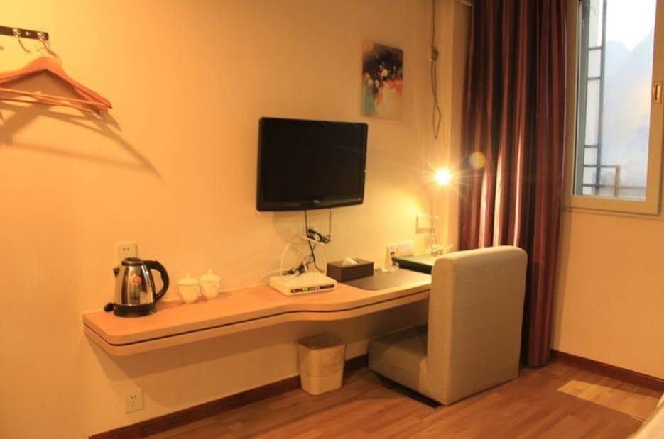 Airy Citraland International Surabaya0