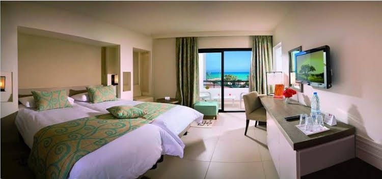 Club Palm Azur0