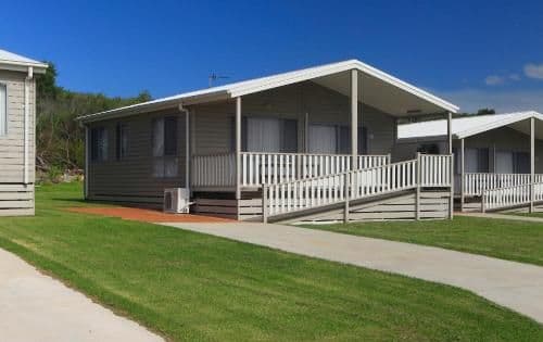 Deluxe Three-Bedroom Cabin (6 Guests)