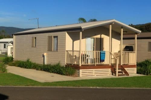 Deluxe Two-Bedroom Cabin (6 Guests)