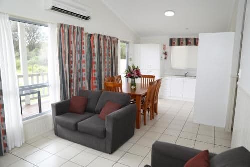 Deluxe Three-Bedroom Cabin (6 Guests)