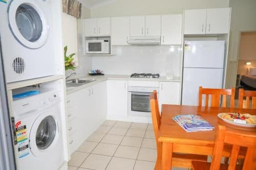 Deluxe Three-Bedroom Cabin (6 Guests)
