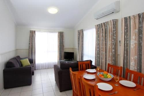 Deluxe Three-Bedroom Cabin (6 Guests)