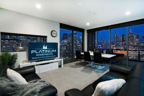 Luxury Three-Bedroom Apartment with Balcony - Waterfront
