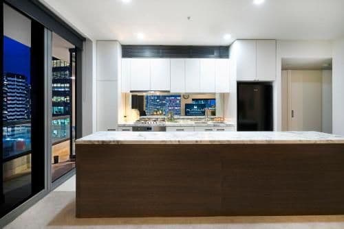 Luxury Three-Bedroom Apartment with Balcony - Waterfront