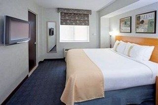 Holiday Inn Wall St1