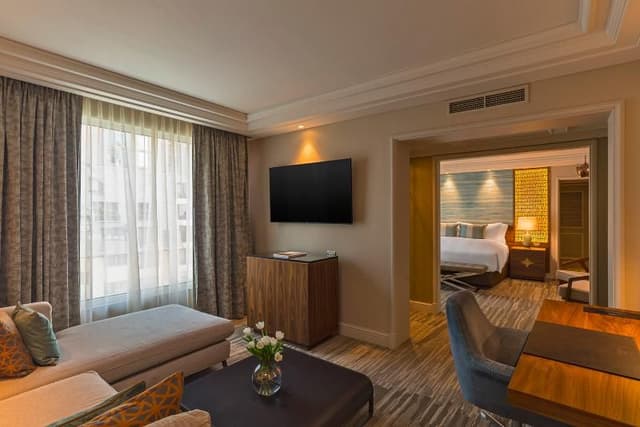 SUITE EXECUTIVE