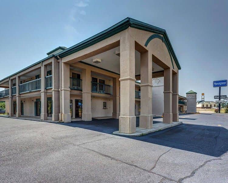 Rodeway Inn and Suites Rodeway Inn and Suites
