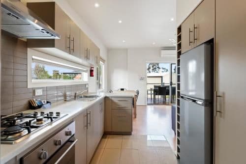 Deluxe 2 Bedroom Cabin - Sleeps 5