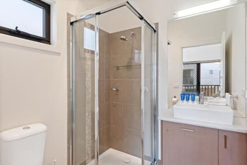Deluxe 3 Bedroom Apartment - Sleeps 8