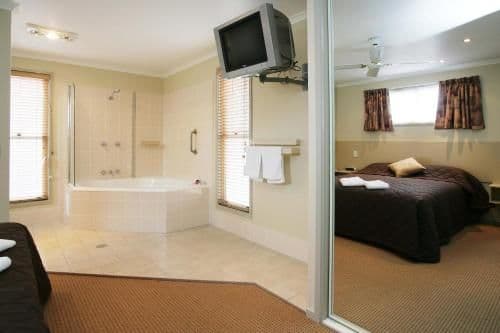Honeymoon Suite