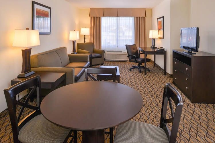 HOLIDAY INN0