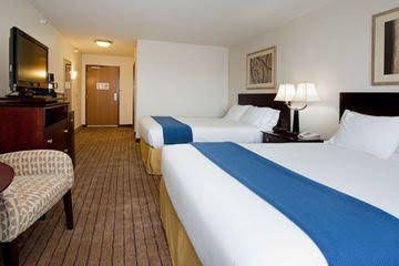 Holiday Inn Express and Suites0