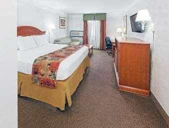 Days Inn and Suites Bartlesville