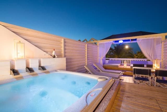SUITE WITH JACUZZI