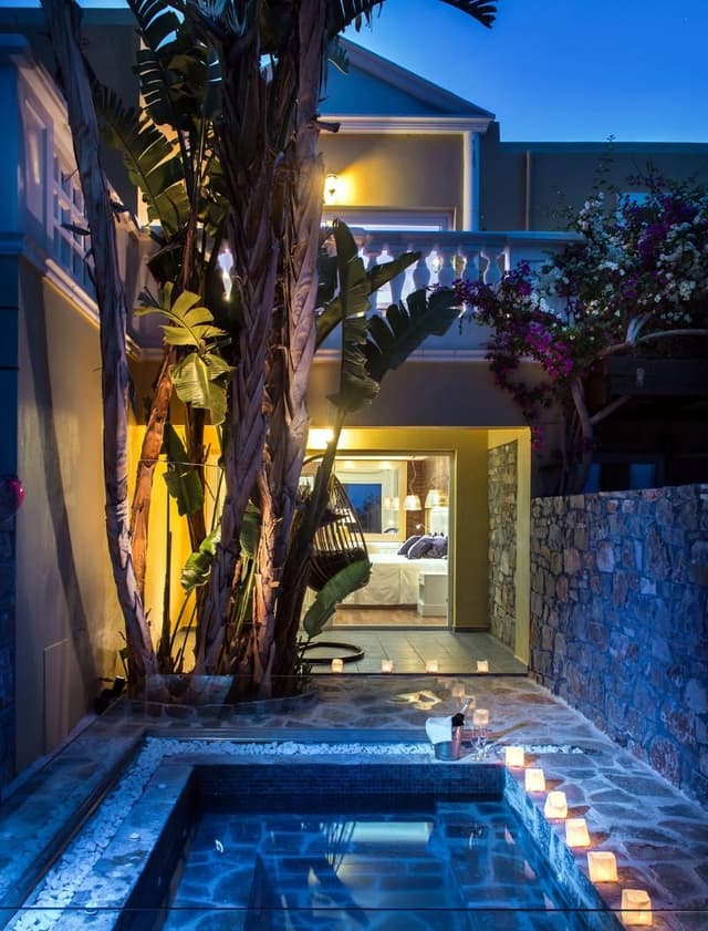 SUITE WITH JACUZZI
