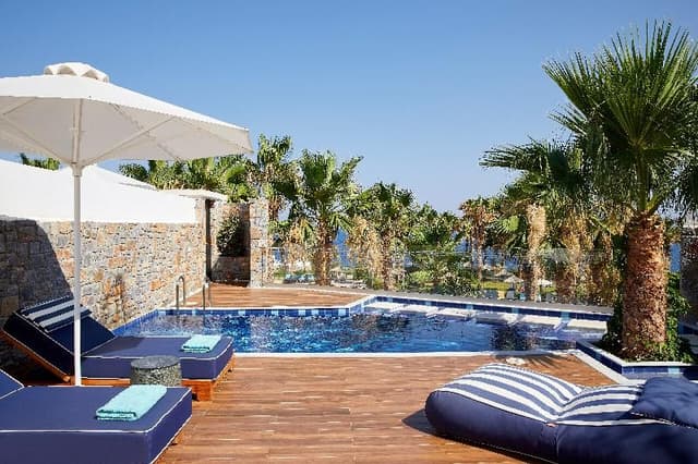 VILLA WITH PRIVATE POOL