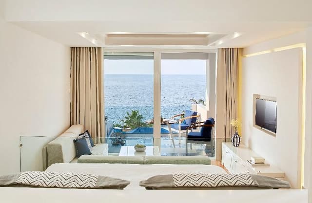 SUITE WITH JACUZZI