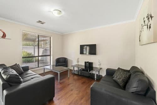 Deluxe 3 Bedroom House - Sleeps 6