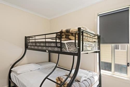 Deluxe 2 Bedroom Cabin - Sleeps 5