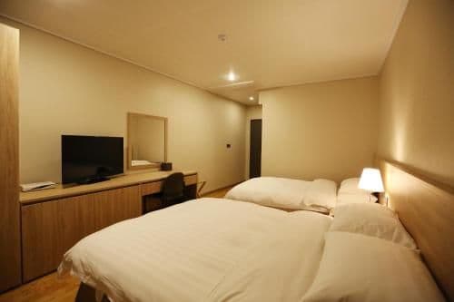 Twin Room with Mountain View