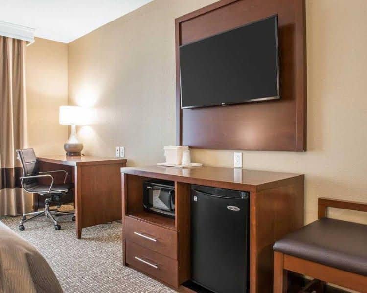 Comfort Inn and Suites Comfort Inn and Suites