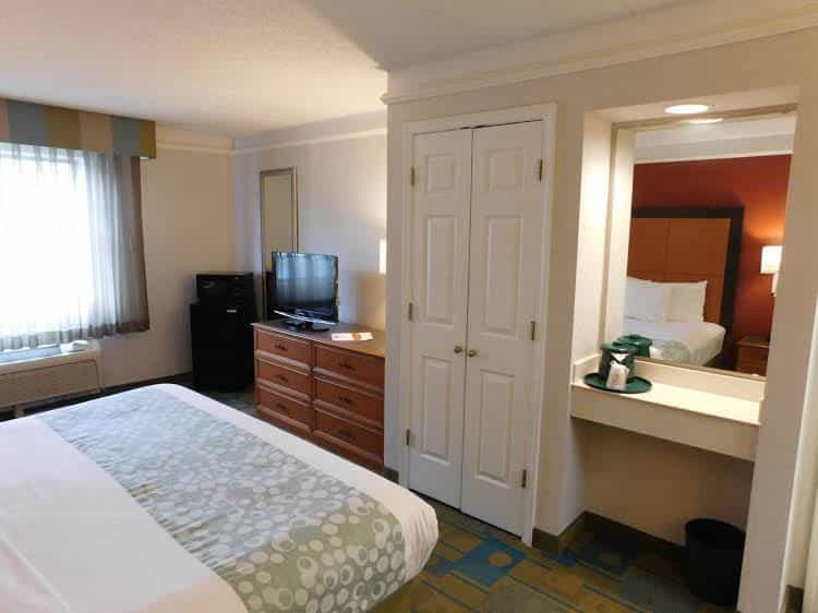 Days Inn and Suites Schaumburg