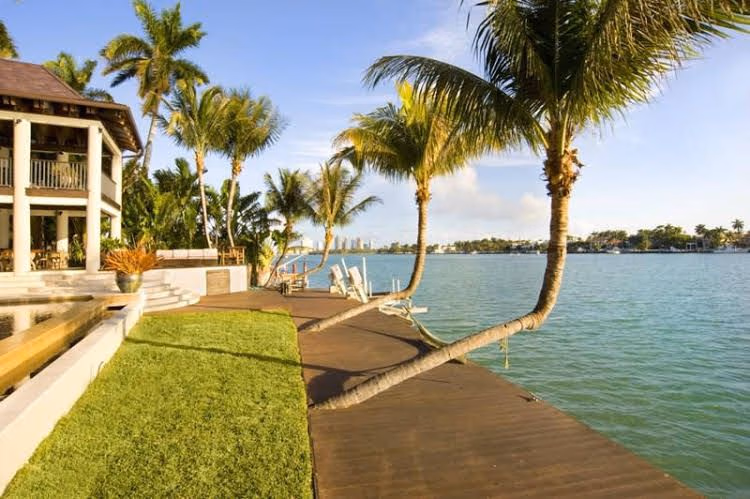 Stunning BalineseStyle Villa0
