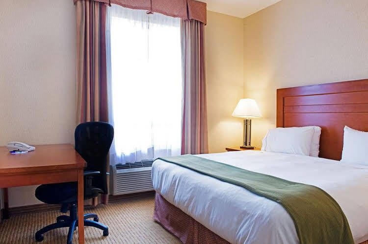 Holiday Inn Express and Suites Grande Prairie0