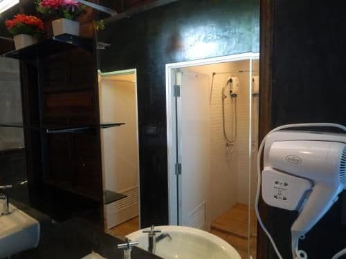 Standard Twin Room with Shared Bathroom