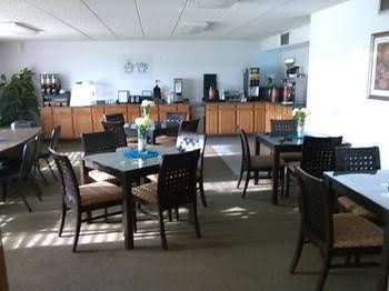 Sunset Inn and Suites Lincoln Airport0