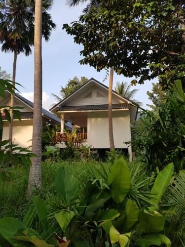 Niniari House0