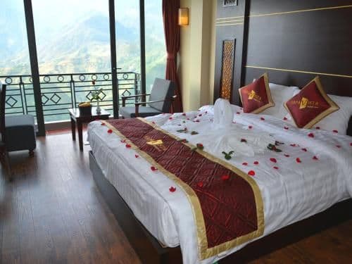 Deluxe Double or Twin Room with Mountain View
