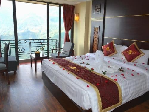 Deluxe Double or Twin Room with Mountain View