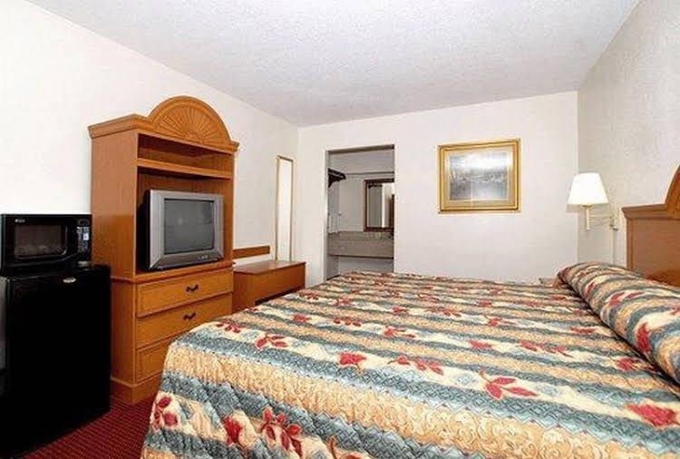 Rodeway Inn and Suites0