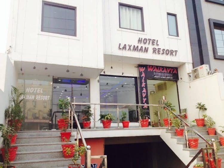 โฮเต็ล แลกซ์แมน รีสอร์ต (Hotel Laxman Resort)0