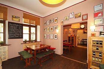 RED ROOFS HOSTEL0