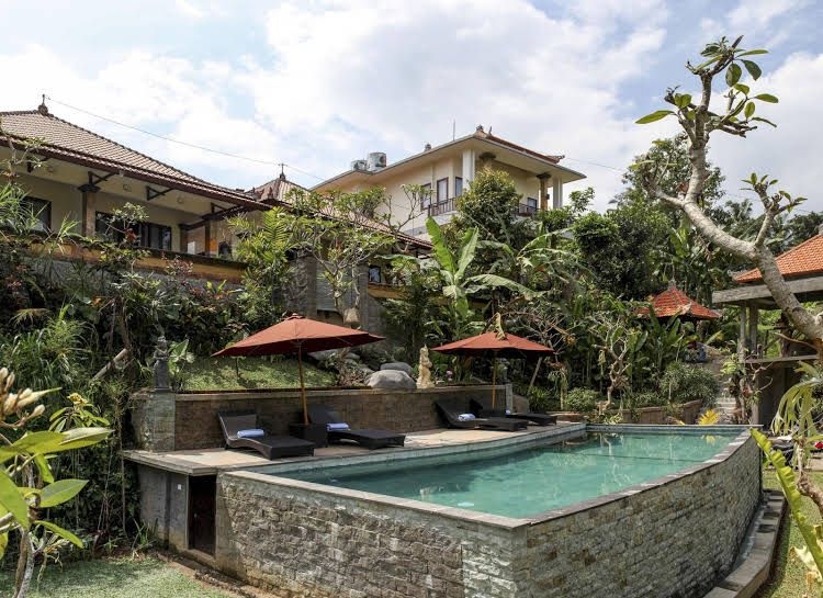 Tini Villa0