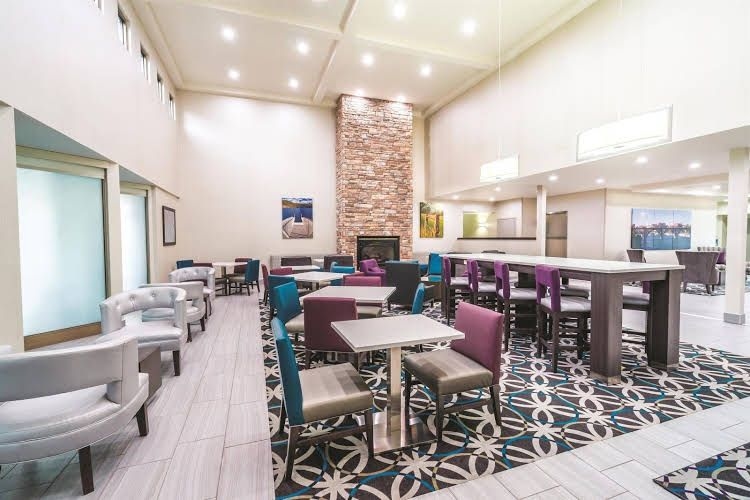 La Quinta Inn and Suites Loudon0