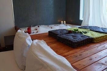 Jacuzzi Rooms0