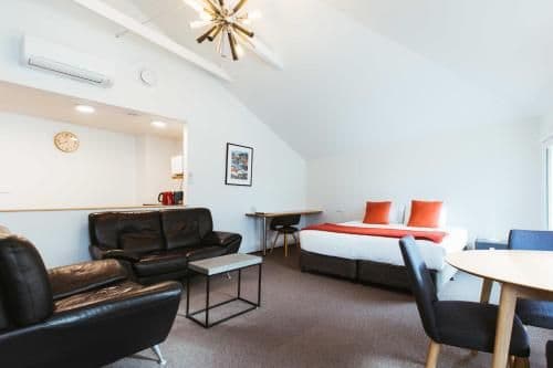 Premier Queen Apartment 1