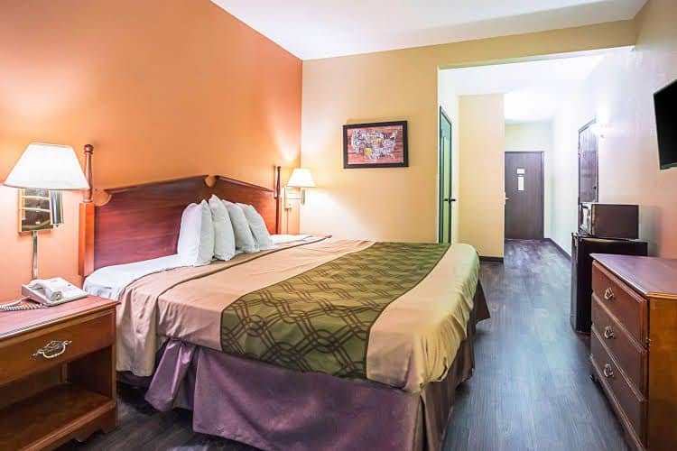 Econo Lodge Inn and Suites Econo Lodge Inn and Suites